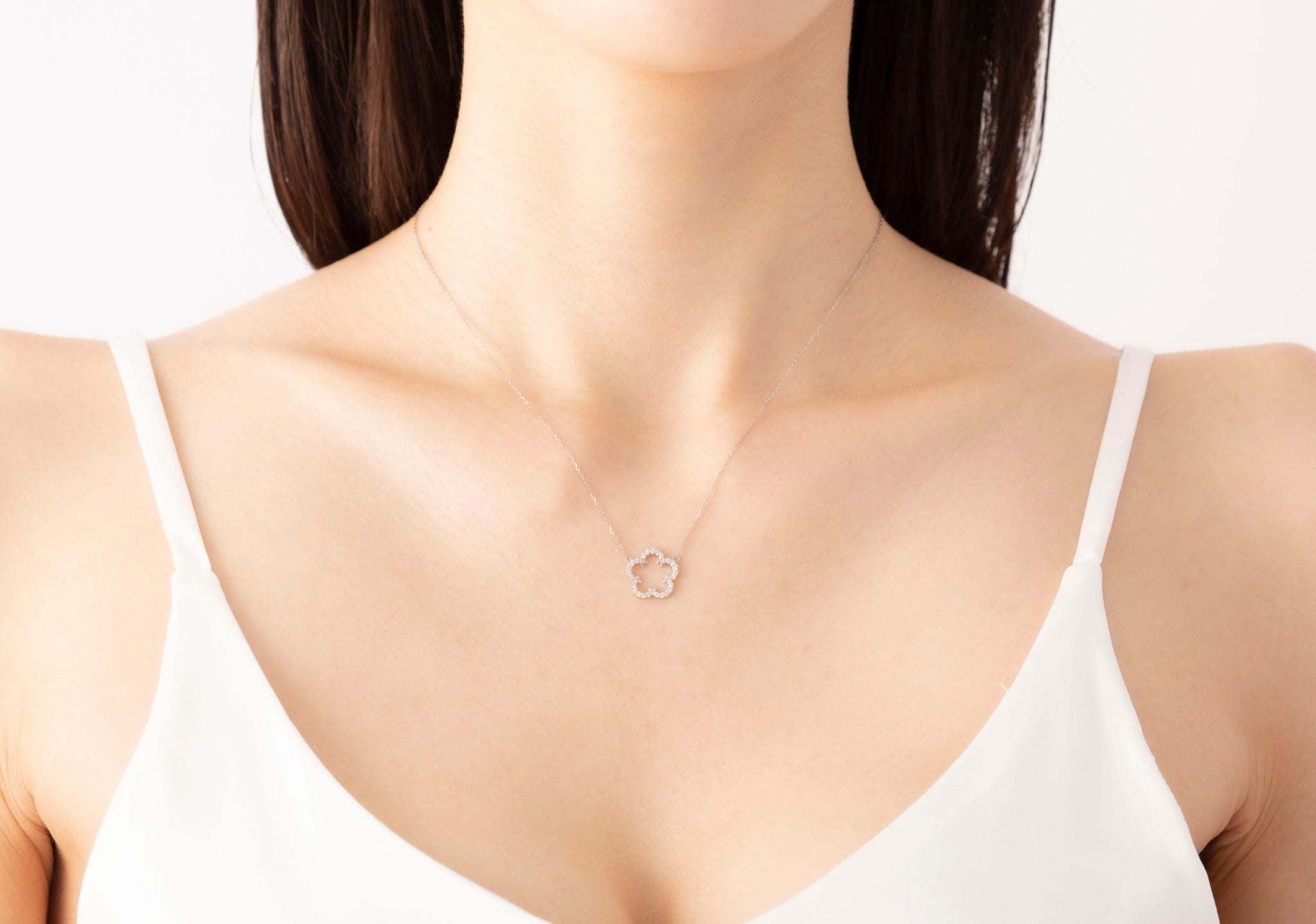 桔梗紋ミニペンダント (Kikyo Crest mini pendant Pt900) – ECRETTE