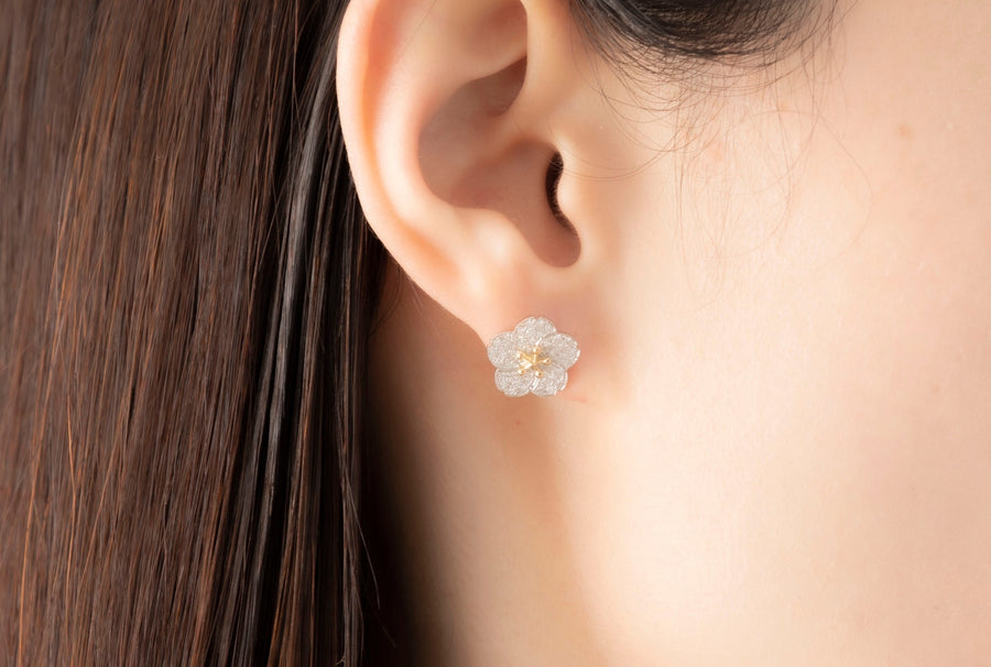 Ume pierced earrings Pt900